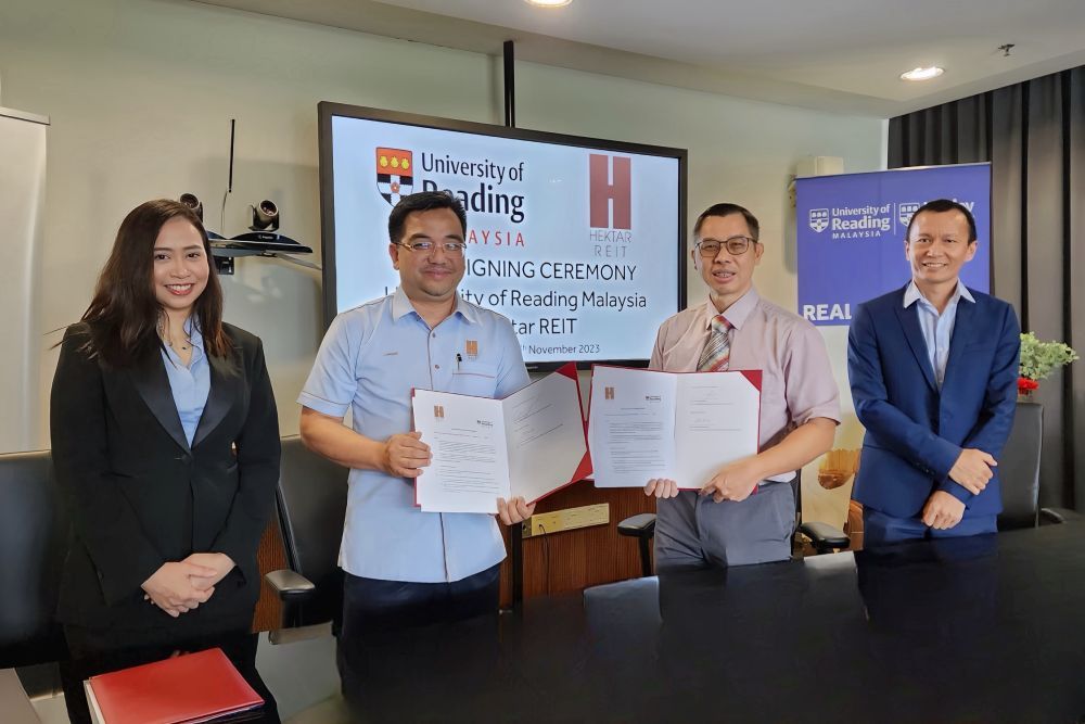 Sabrina Halim, General Manager, Business Development & Strategy and Johari Shukri bin Jamil, Executive Director & Chief Executive Officer of Hektar Asset Management Sdn. Bhd.; Professor Wing Lam, Provost and CEO of University of Reading Malaysia, and Professor Teck Yong Eng, Professor of Business Enterprise & Analytics, Head of Henley Business School Malaysia[L-R]