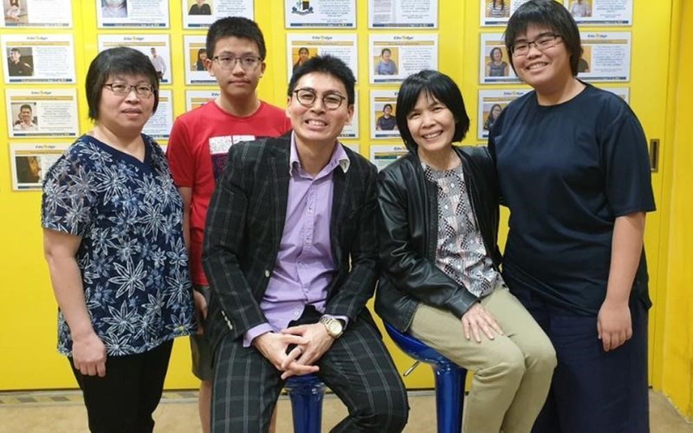 From left to right: Angela's mum, brother, EduEdge Founders: Edwin Edangelus Cheng and Rowena May Yue, Angela Ray Oh